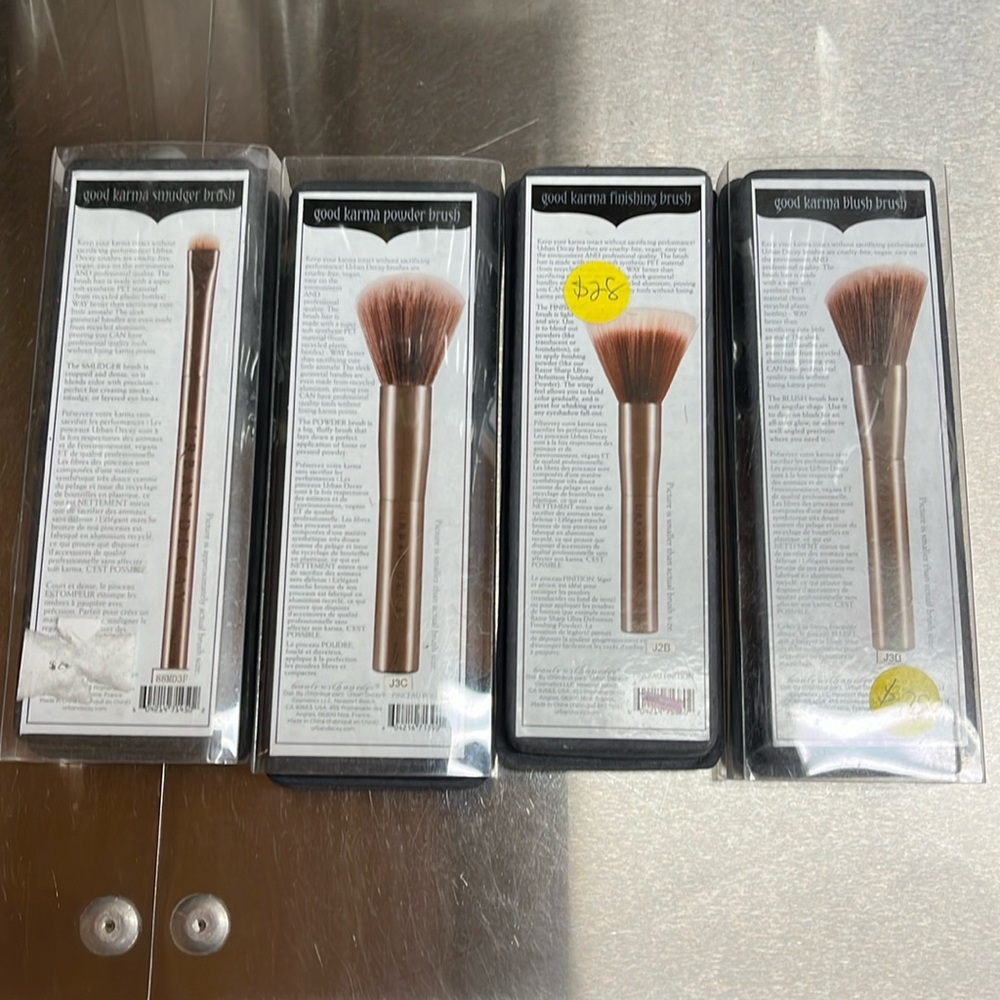New Urban Decay makeup brushes 4 piece set